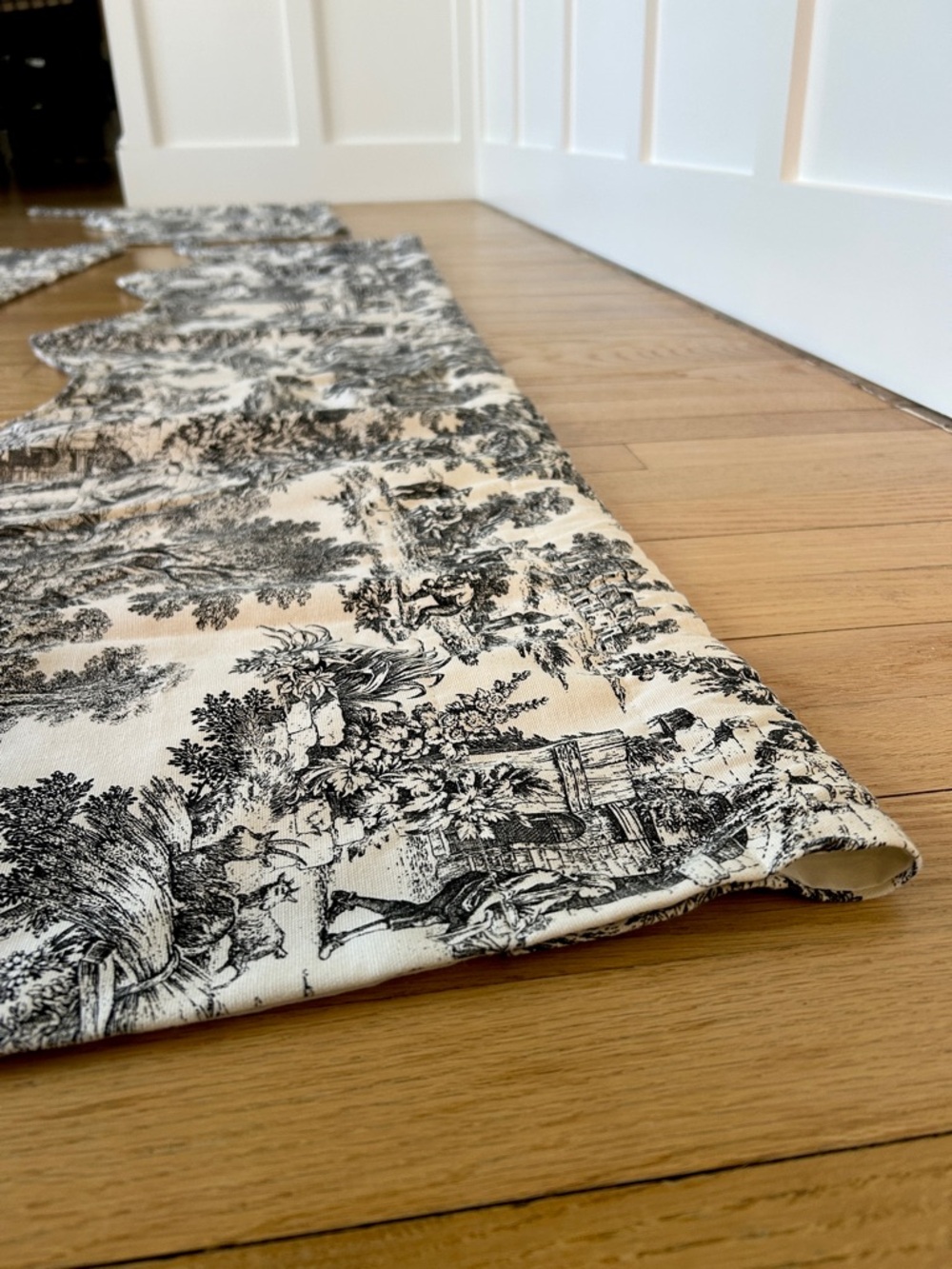 5pc lot, Victoria Park Toile Valances by Ellis Curtain - Picture 6 of 16